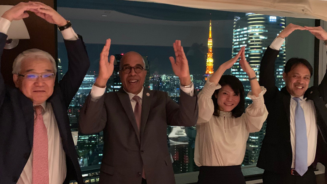 O-H-I-O pose in Japan
