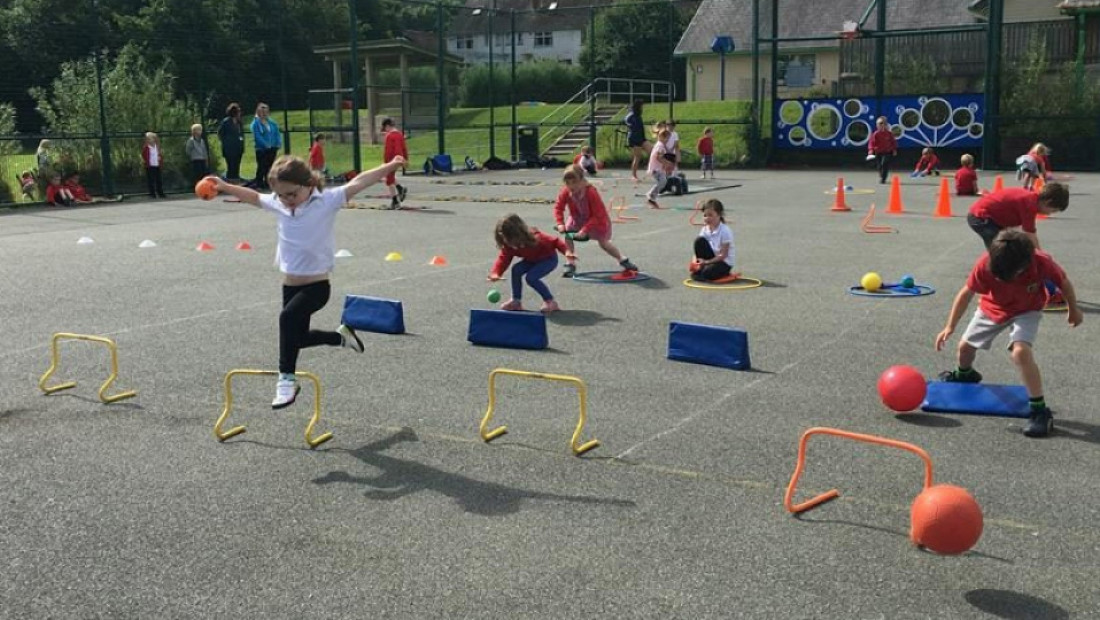 children in physical education class
