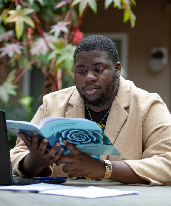 Kenshawn Simmons -- BS in social work 2020