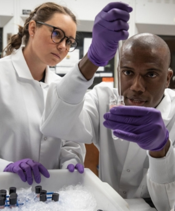 nutrition students in lab