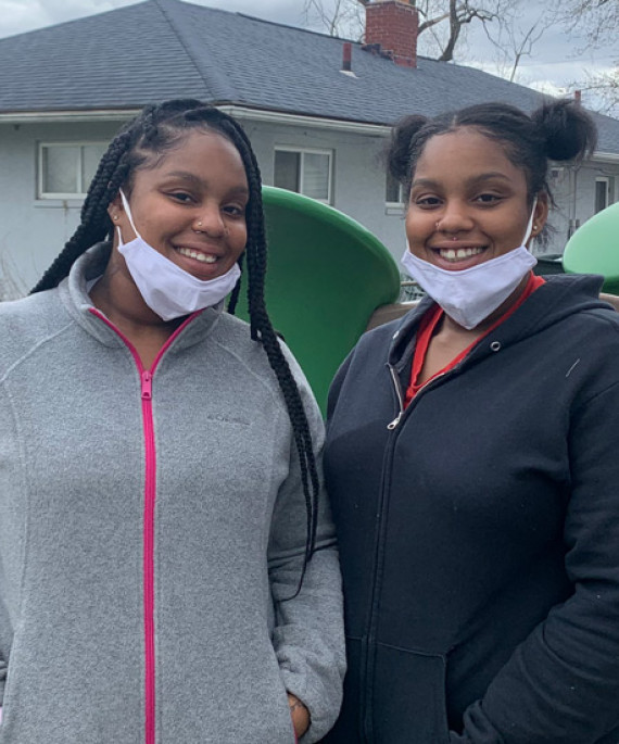 Kamiyah and Mariyah Mitchell
