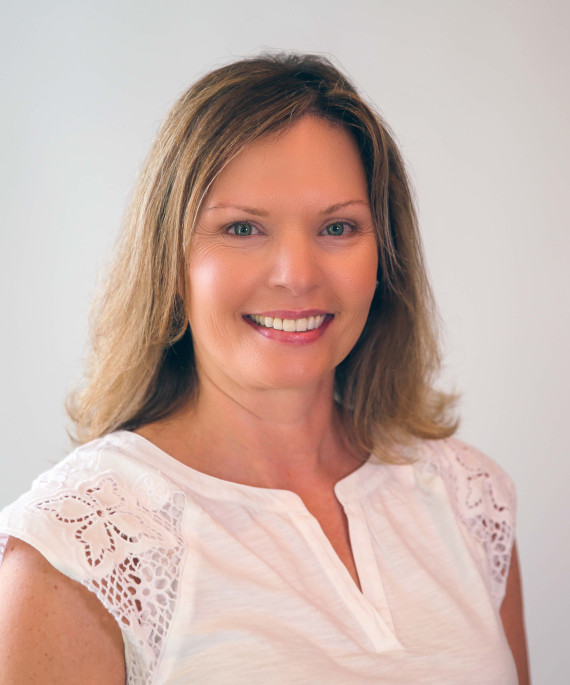 Amy Pedela headshot