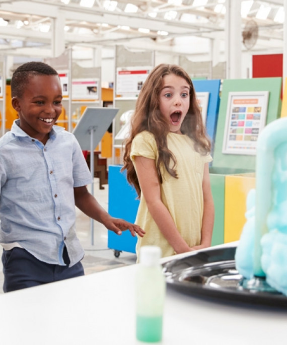 kids-having-fun-watching-science-experiment