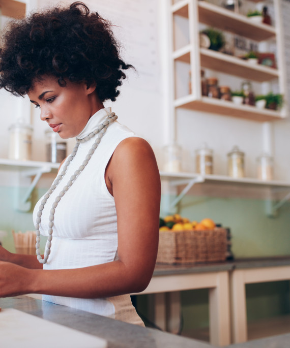 young-african-woman-doing-accounts-in-juice-bar